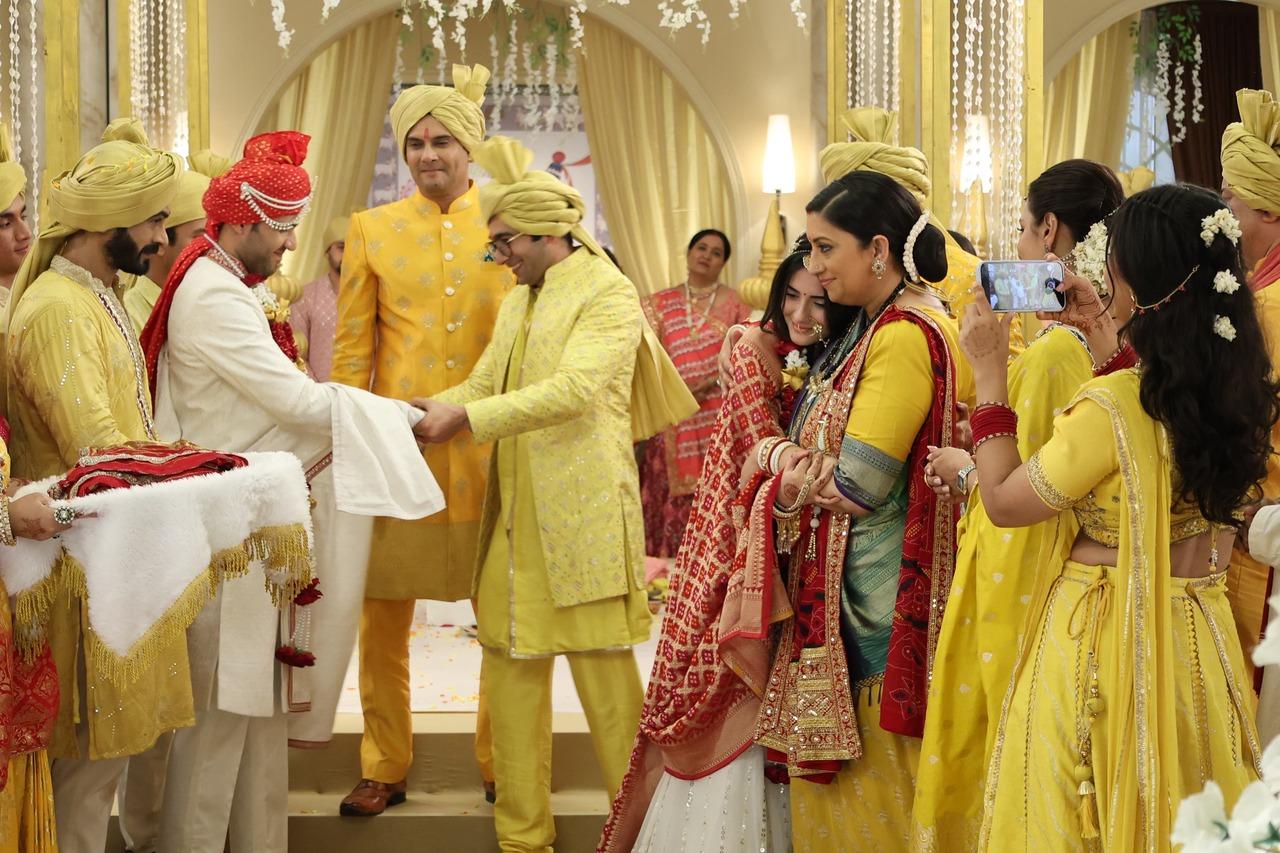 All that a daughter truly needs is her mother's support, and here it is. Tulsi finds it difficult to let her Pari go to a new family